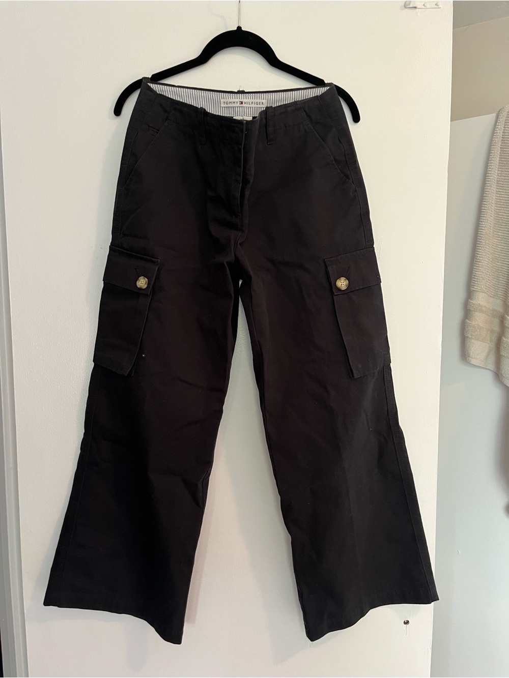 Vintage Black Wide-Leg Cargo Pants with Buttoned Flap Pockets